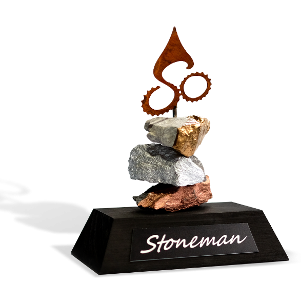 Ob 1, 2, oder 10 Mal – die Trophäe nimmt jeden Deiner Medaillensteine auf. Obenauf thront die stählerne Stoneman-Figur.